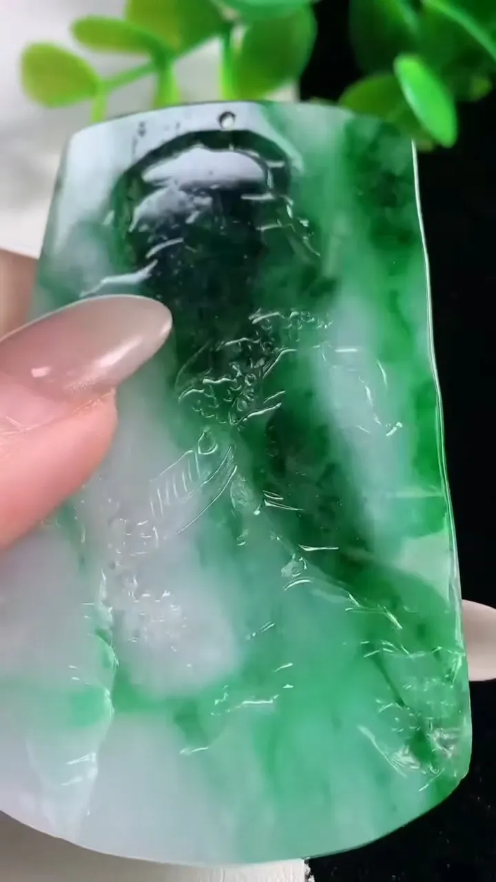 天然A货翡翠山水牌吊坠，尺寸71.2-45.3-5.2，重量:36.33g
10月28日