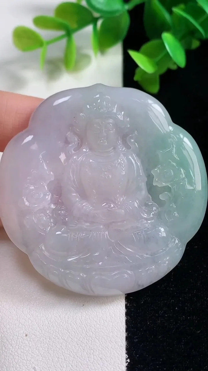 天然A货翡翠度母观音吊坠，尺寸54.6-53-6.2，重量:36.78g
10月28日