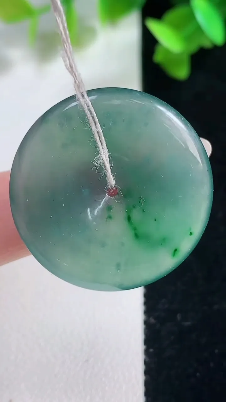 天然A货翡翠蓝水平安扣吊坠，尺寸29.2-4.4，重量:9.89g
10月28日