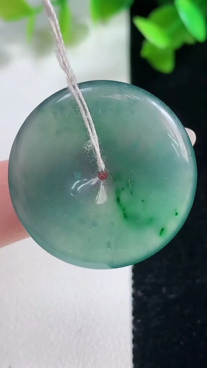 天然A货翡翠蓝水平安扣吊坠，尺寸29.2-4.4，重量:9.89g
10月28日