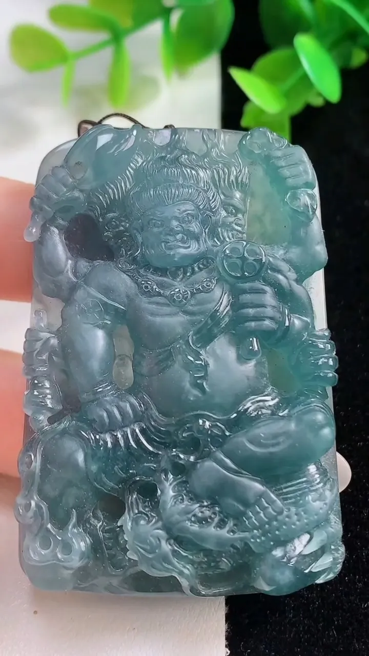 天然A货翡翠蓝水御龙不动明王吊坠，尺寸58.4-39-11.2，重量:55.85g
10月28日