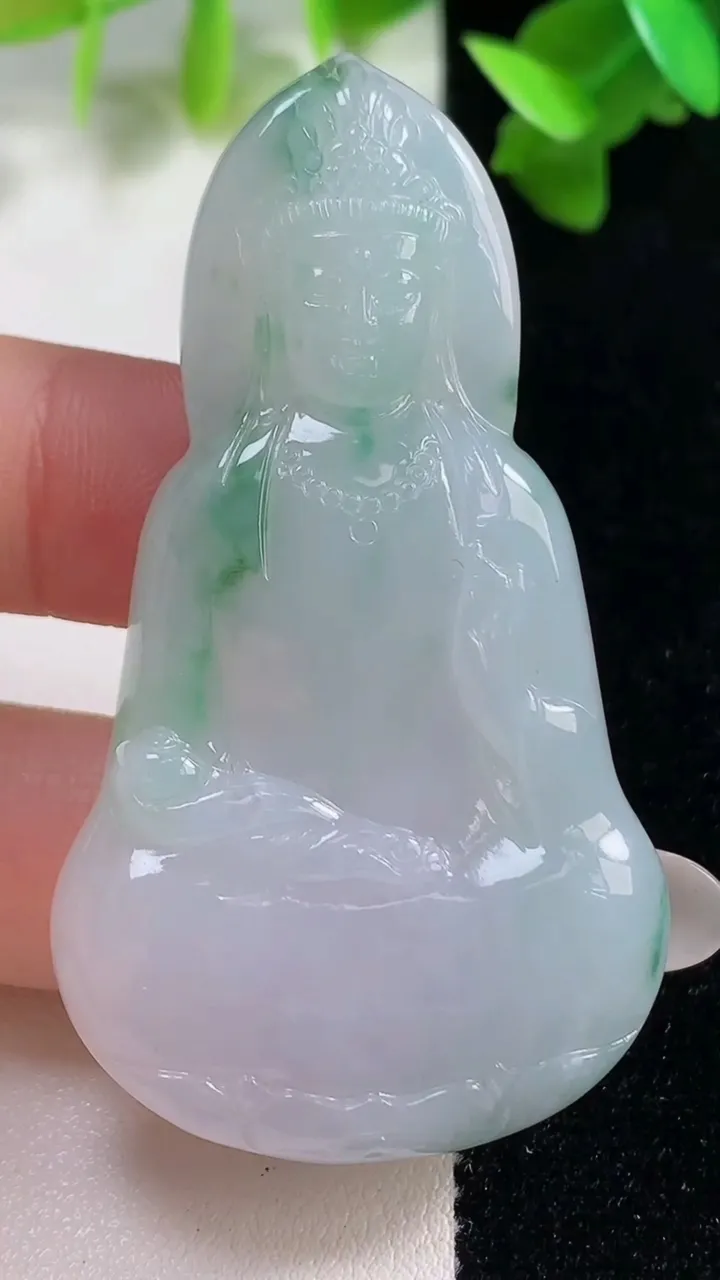 天然A货翡翠观音菩萨吊坠，尺寸59.8-33.7-7.7，重量:25.24g
10月28日