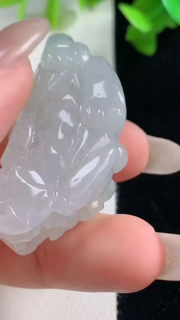 天然A货翡翠貔貅吊坠，尺寸42.6-20.2-13，重量:25.81g
10月28日