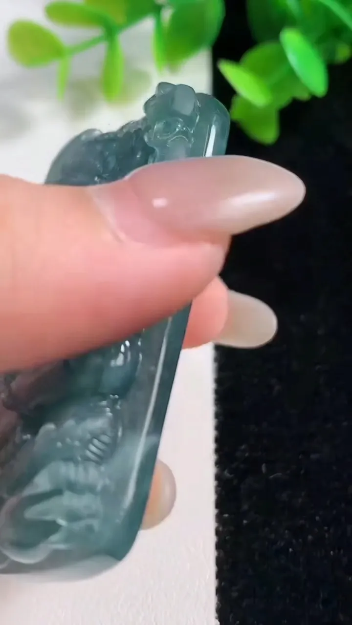 天然A货翡翠蓝水御龙不动明王吊坠，尺寸58.4-39-11.2，重量:55.85g
10月28日