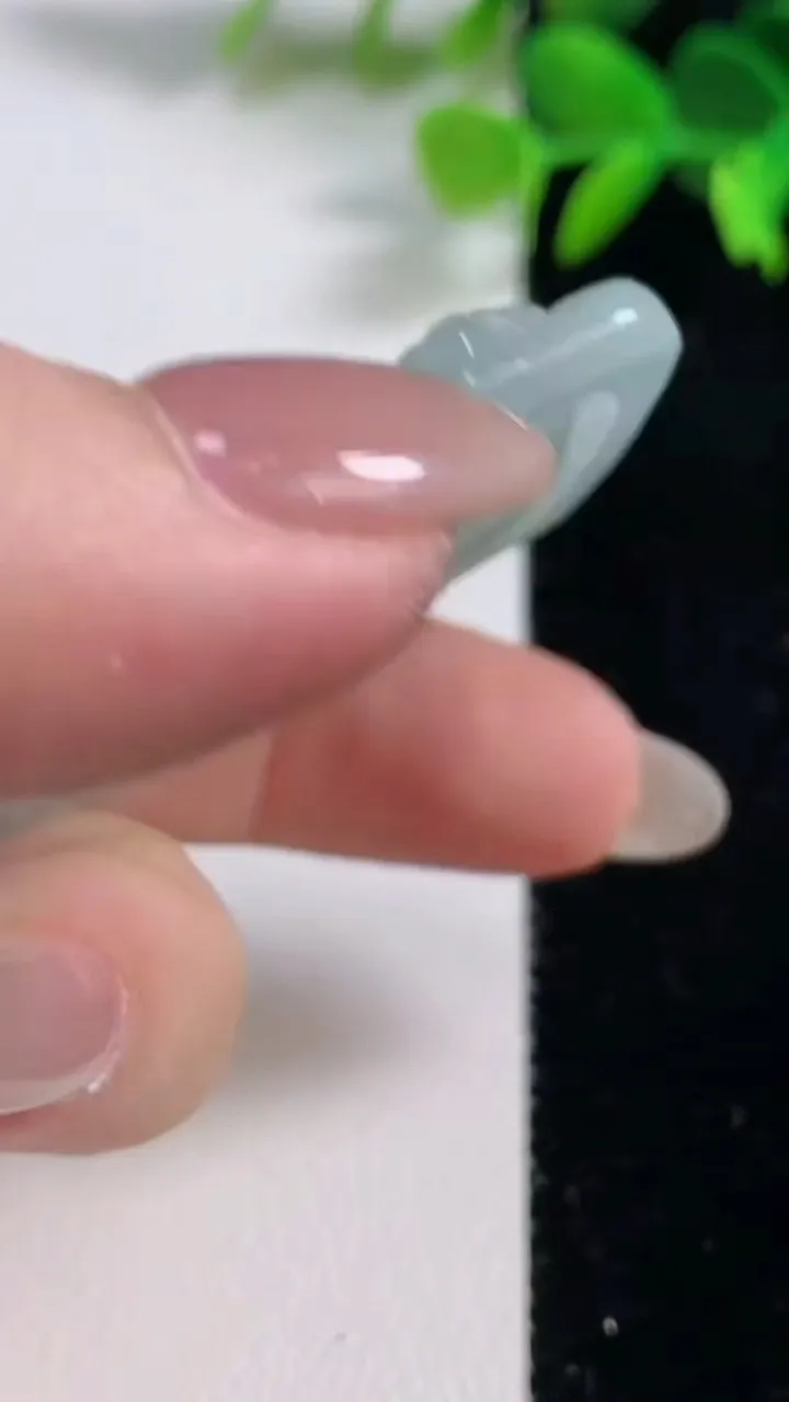 天然A货翡翠文殊菩萨吊坠，尺寸58-35.8-5.8，重:26.78g
10月28日