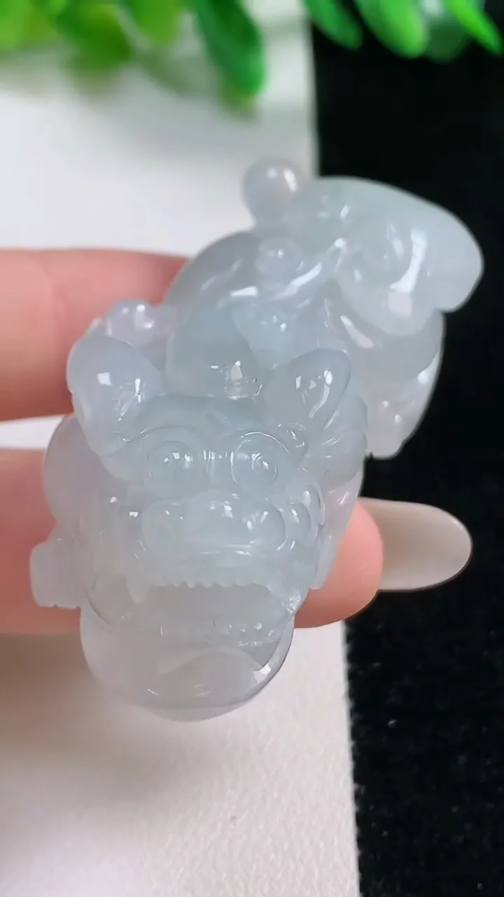天然A货翡翠白冰貔貅吊坠，尺寸52-22.8-19，重:45.55g
10月28日