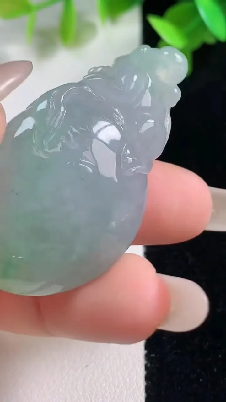 天然A货翡翠寿桃吊坠，尺寸43.3-25.8-12，重量:22.84g
10月28日