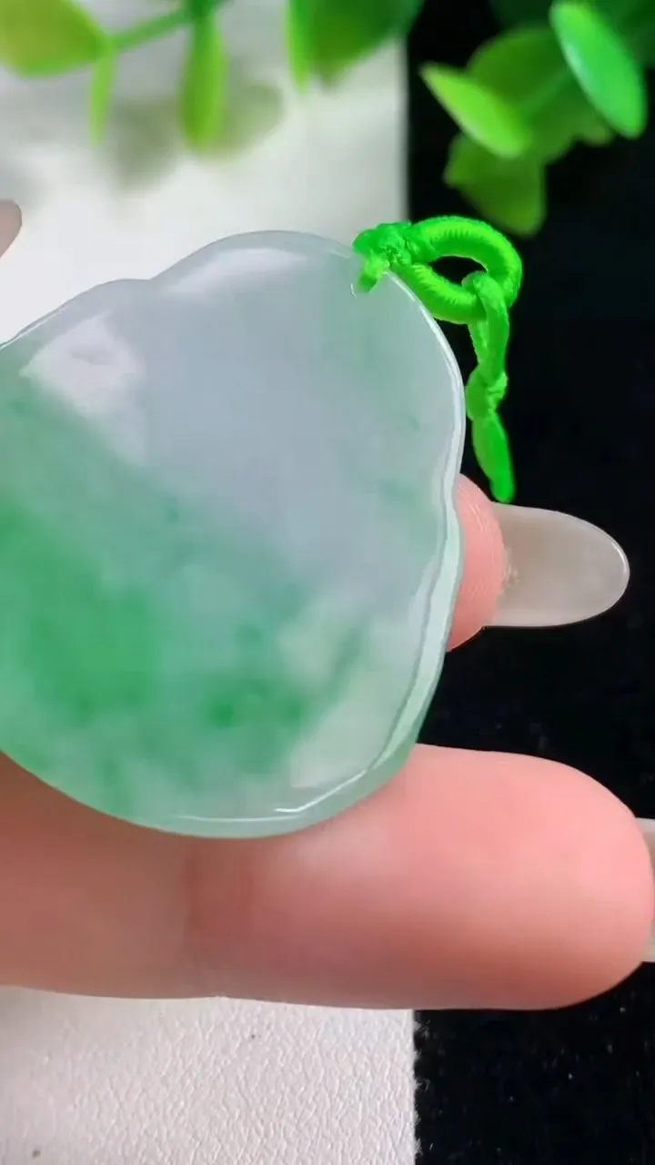 天然A货翡翠佛公吊坠，尺寸34.8-31.7-5.8，重量:11.48g
10月28日