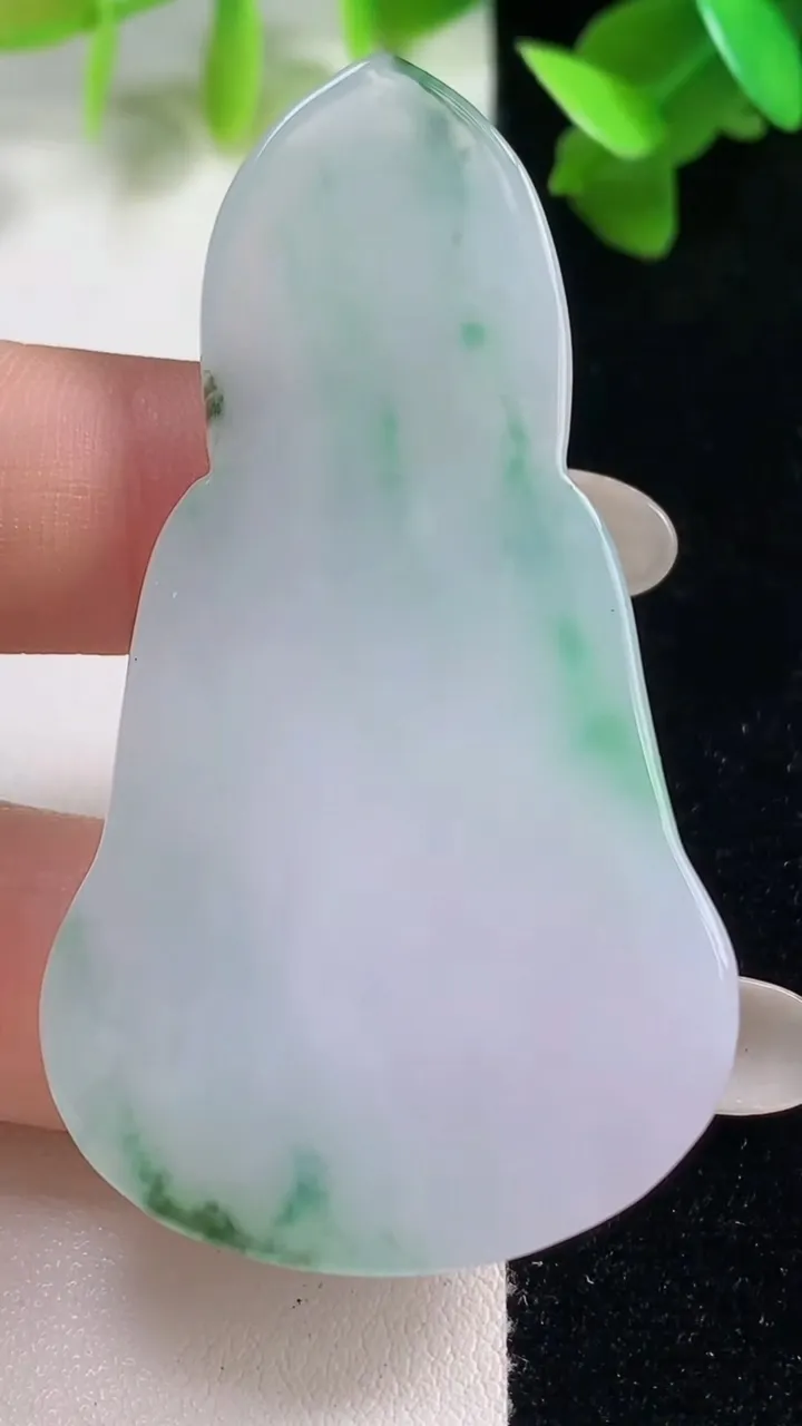 天然A货翡翠观音菩萨吊坠，尺寸59.8-33.7-7.7，重量:25.24g
10月28日