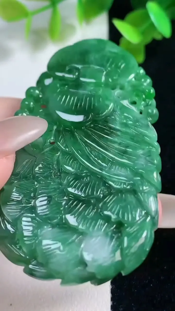 天然A货翡翠凤凰吊坠，尺寸63.7-38-6.9，重量:29.21g
10月28日