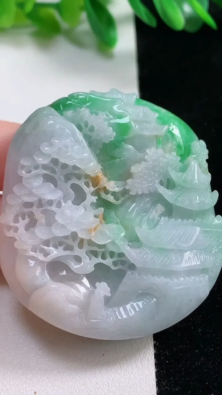天然A货翡翠山水牌吊坠，尺寸53.5-47-13，重:66.00g
10月28日