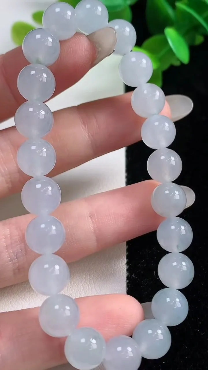 天然A货翡翠种白冰圆珠手串，尺寸8.4-22颗，重量:24.11g10月28日
工厂直销收藏佳品,种好水足，色泽均匀，有种有色，上手高大气！