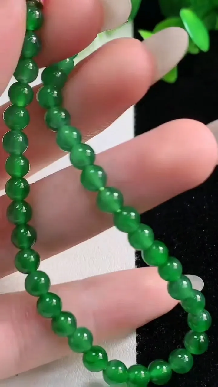 天然A货翡翠圆珠手串，尺寸4.5-38颗，重量:9.41g10月28日
工厂直销收藏佳品,种好水足，