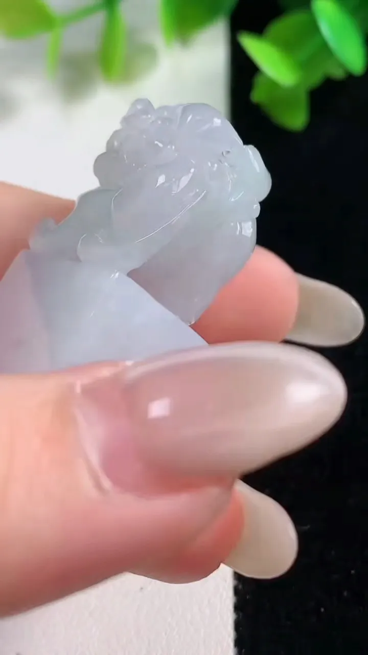 天然A货翡翠貔貅印章，尺寸44.5-14-17.4，重量:31.95g
10月28日