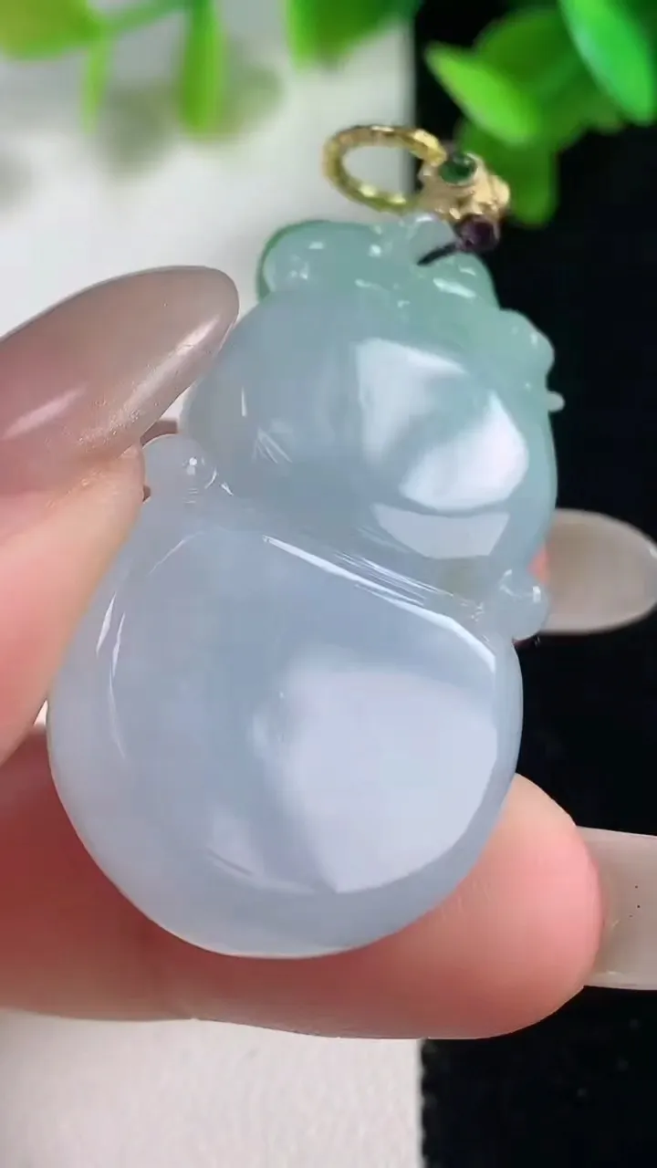 天然A货翡翠葫芦吊坠，尺寸43.3-22.6-13.8，重量:27.13g
10月28日