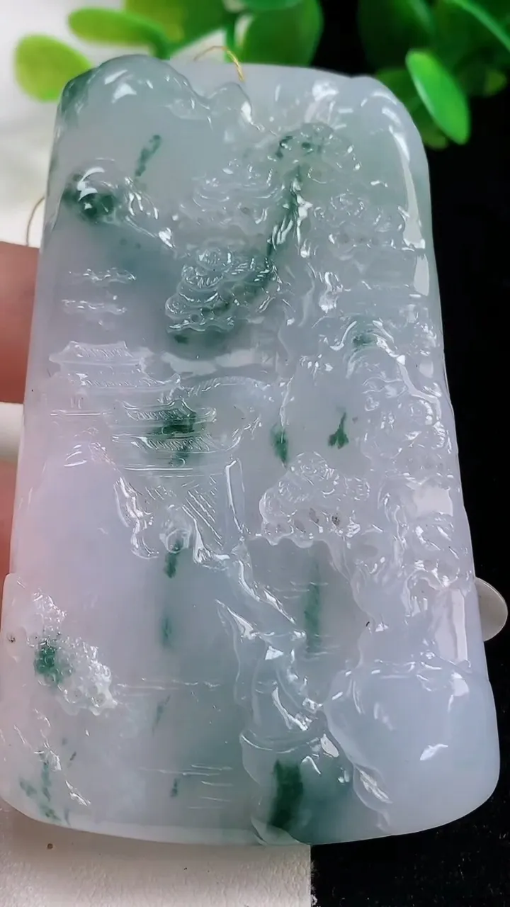 天然A货翡翠牌吊坠，尺寸75.8-43.5-8.4，重量:72.18g
10月28日