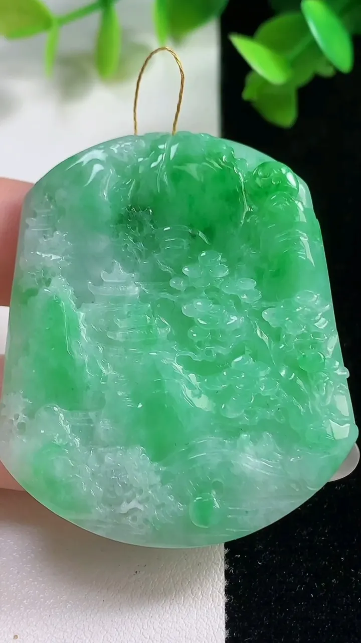 天然A货翡翠山水牌吊坠，尺寸48.8-40.6-5.5，重量:22.91g
10月28日