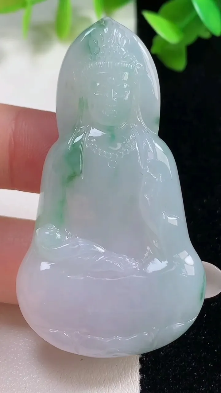 天然A货翡翠观音菩萨吊坠，尺寸59.8-33.7-7.7，重量:25.24g
10月28日