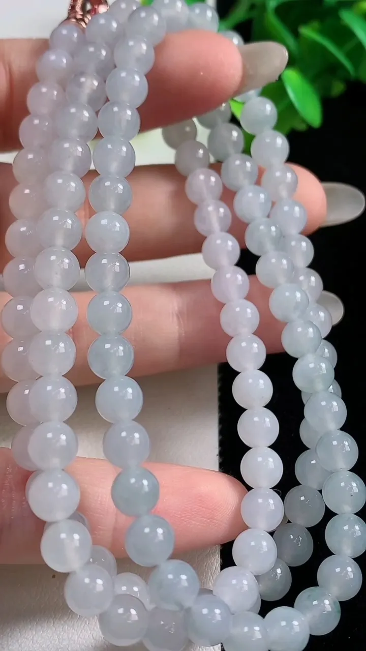 天然A货翡翠冰种飘花圆珠项链，尺寸5.9-108颗，重量:43.11g
10月28日