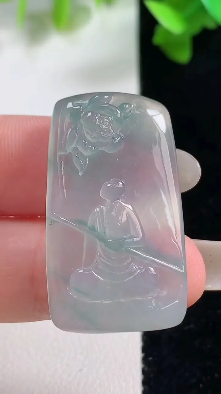 天然A货翡翠冰种飘花无相佛吊坠，尺寸33.7-18.7-6.4，重量:8.26g
10月28日