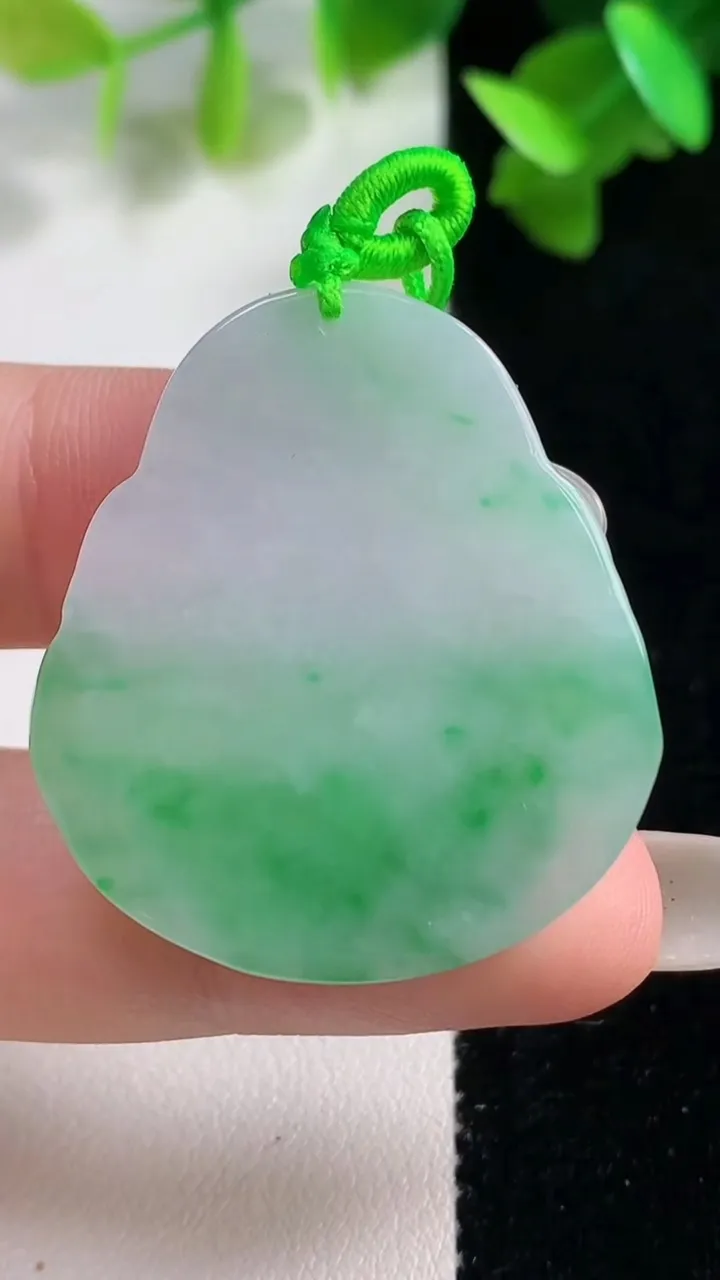 天然A货翡翠佛公吊坠，尺寸34.8-31.7-5.8，重量:11.48g
10月28日