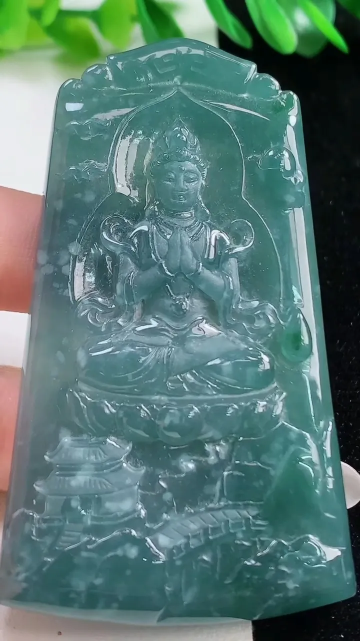 天然A货翡翠蓝水观音菩萨吊坠，尺寸74-44-8，重:56.20g
10月28日