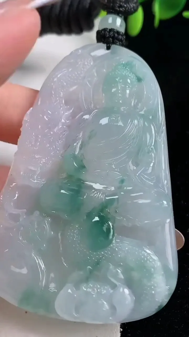 天然A货翡翠种飘花祥龙大日如来吊坠，尺寸74-48-8.2，重量:58.00g
10月29日