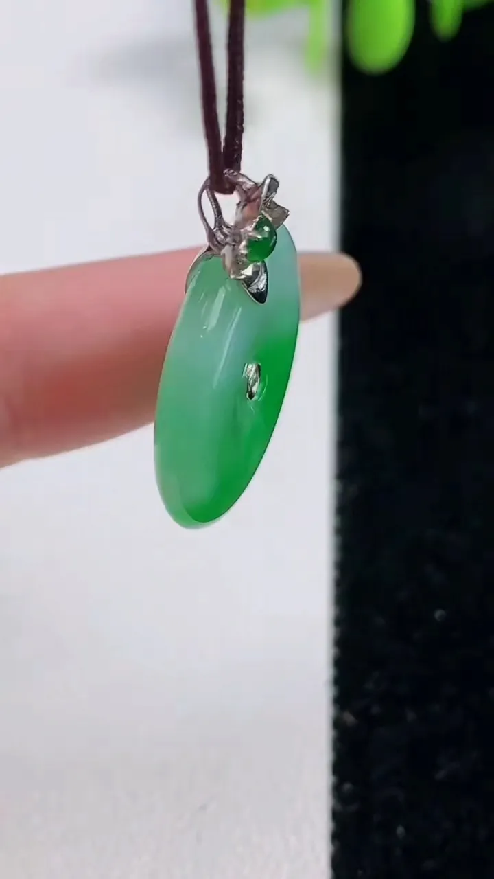 天然A货翡翠平安扣吊坠，尺寸20.9-4，重量:4.31g
10月29日