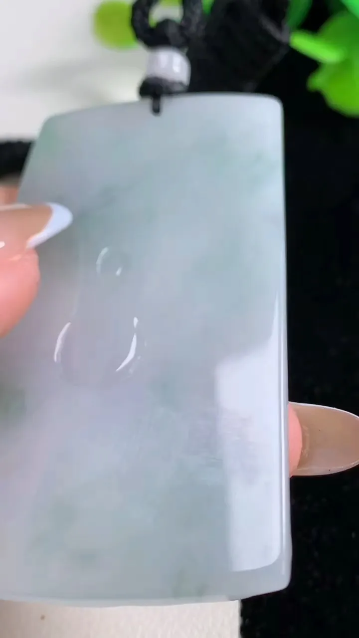 天然A货翡翠普贤菩萨吊坠，尺寸65.2-38.5-6，重量:36.91g
10月29日