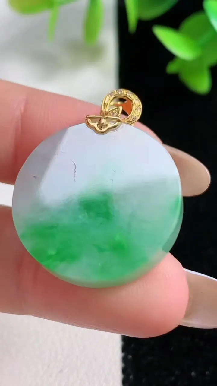 天然A货翡翠无事牌吊坠，尺寸23.3-5，重量:7.82g
10月29日