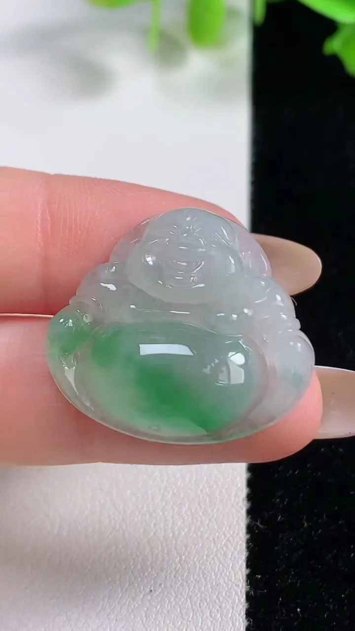 天然A货翡翠佛公吊坠，尺寸24.2-27-6.8，重量:5.68g
10月29日