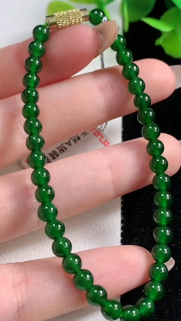 天然A货翡翠圆珠手串，尺寸4.7-38颗，重量:8.07g10月29日
工厂直销收藏佳品,种好水足，