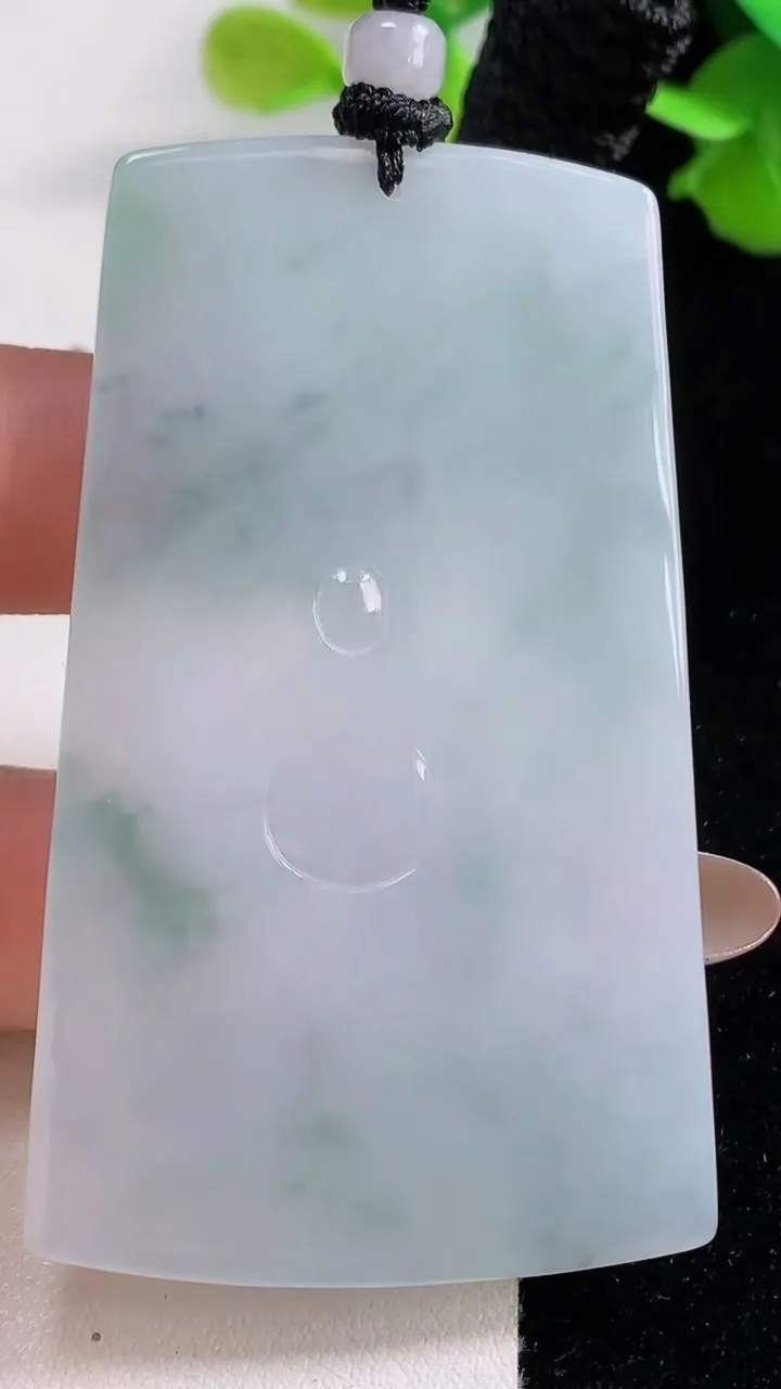 天然A货翡翠普贤菩萨吊坠，尺寸65.2-38.5-6，重量:36.91g
10月29日