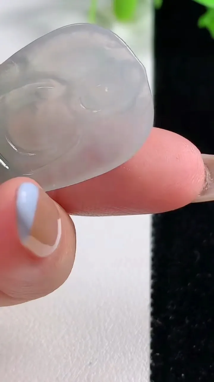 天然A货翡翠冰种飘花大势至菩萨吊坠，尺寸38-21-4.7，重量:7.34g
10月29日