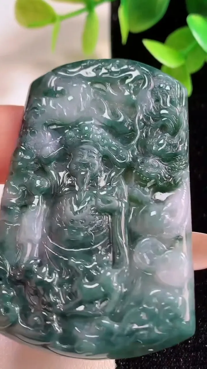 天然A货翡翠飘花祥龙财神爷吊坠，尺寸58-38.6-5.2，重量:25.40g
10月29日