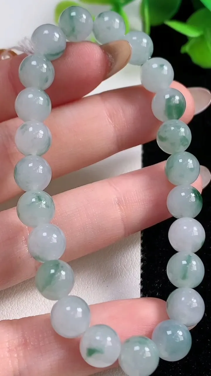 天然A货翡翠种飘花圆珠手串，尺寸7.8-23颗，重量:19.81g10月29日
工厂直销收藏佳品,种