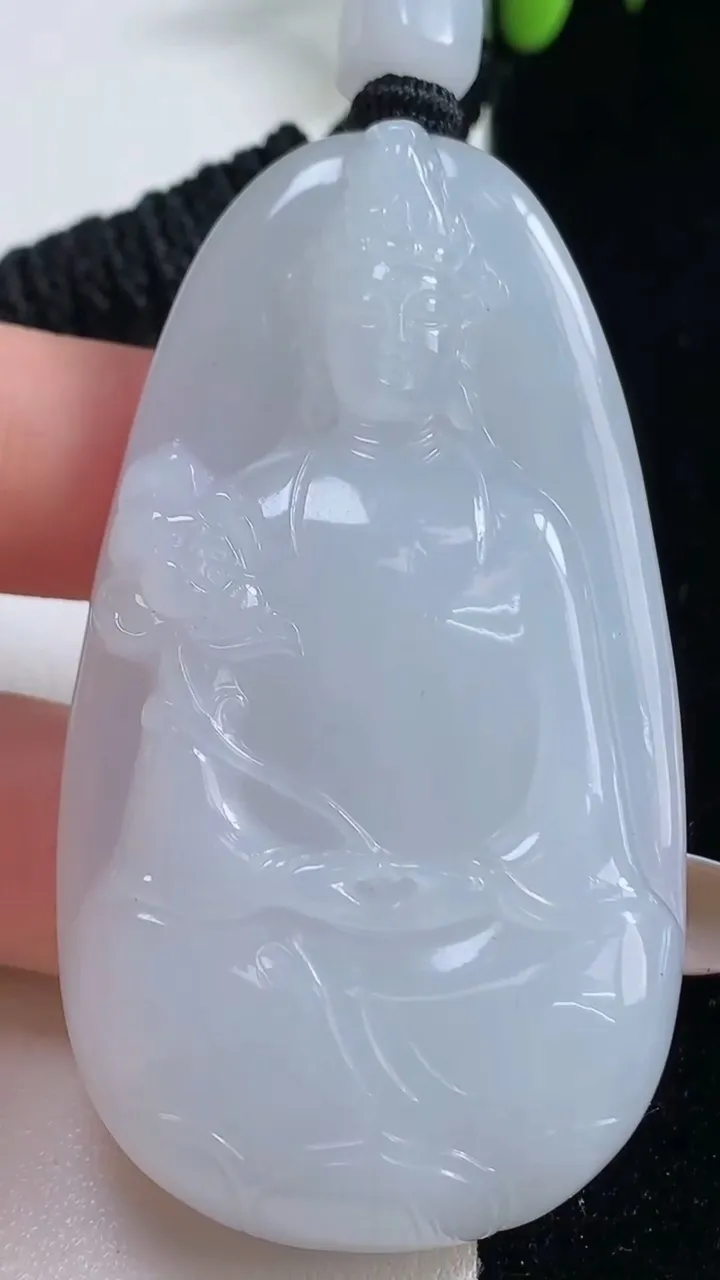 天然A货翡翠大势至菩萨吊坠，尺寸63.5-35.6-10.8，重量:57.41g
10月29日
