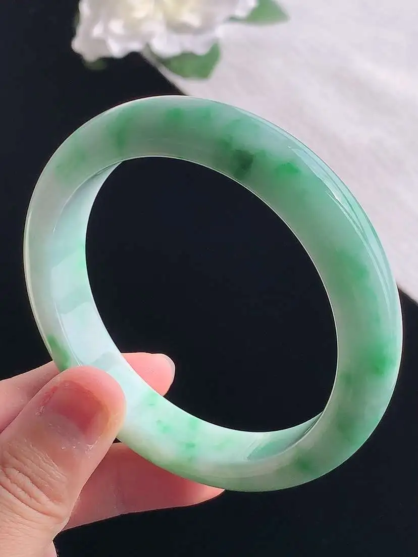 a货翡翠老坑冰种飘绿正装正圈手镯58-59圈口  尺寸58.6×12.7×8.6mm 重量62.86