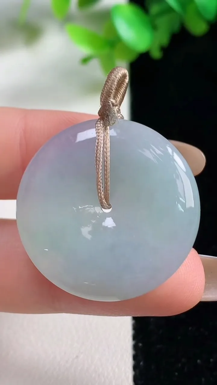 天然A货翡翠平安扣吊坠，尺寸28.7-5.4，重量:10.07g
10月29日