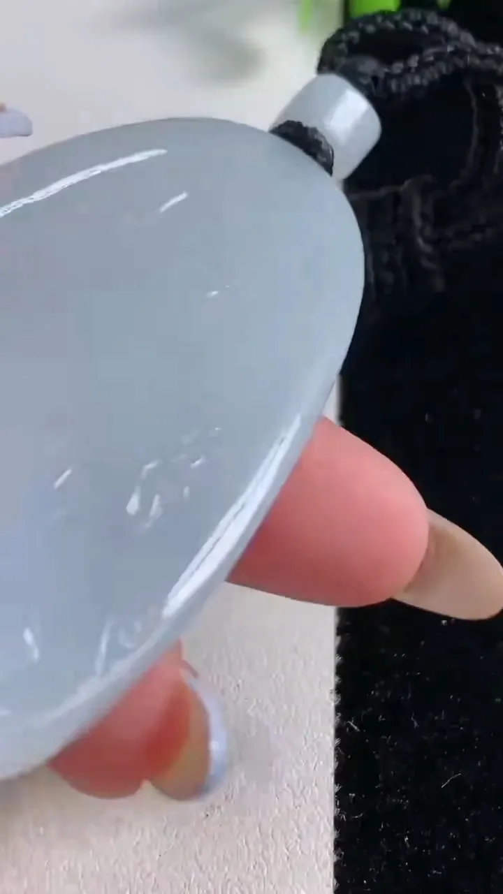 天然A货翡翠大势至菩萨吊坠，尺寸63.5-35.6-10.8，重量:57.41g
10月29日