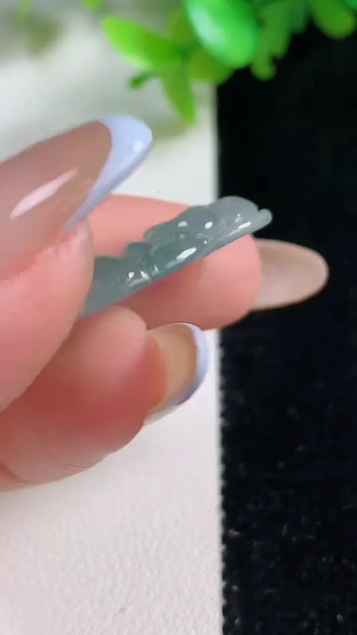 天然A货翡翠站佛 佛公吊坠，尺寸32-17-5.3，重量:4.51g
10月29日