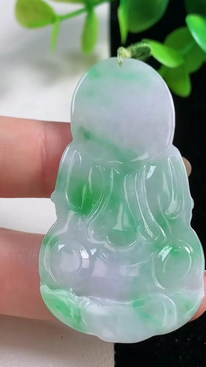 天然A货翡翠观音菩萨吊坠，尺寸55-30-4.4，重量:12.99g
10月29日