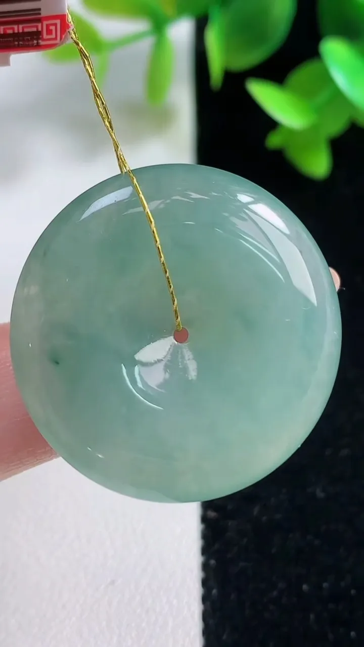 天然A货翡翠平安扣吊坠，尺寸30-5.7，重量:11.80g
10月29日