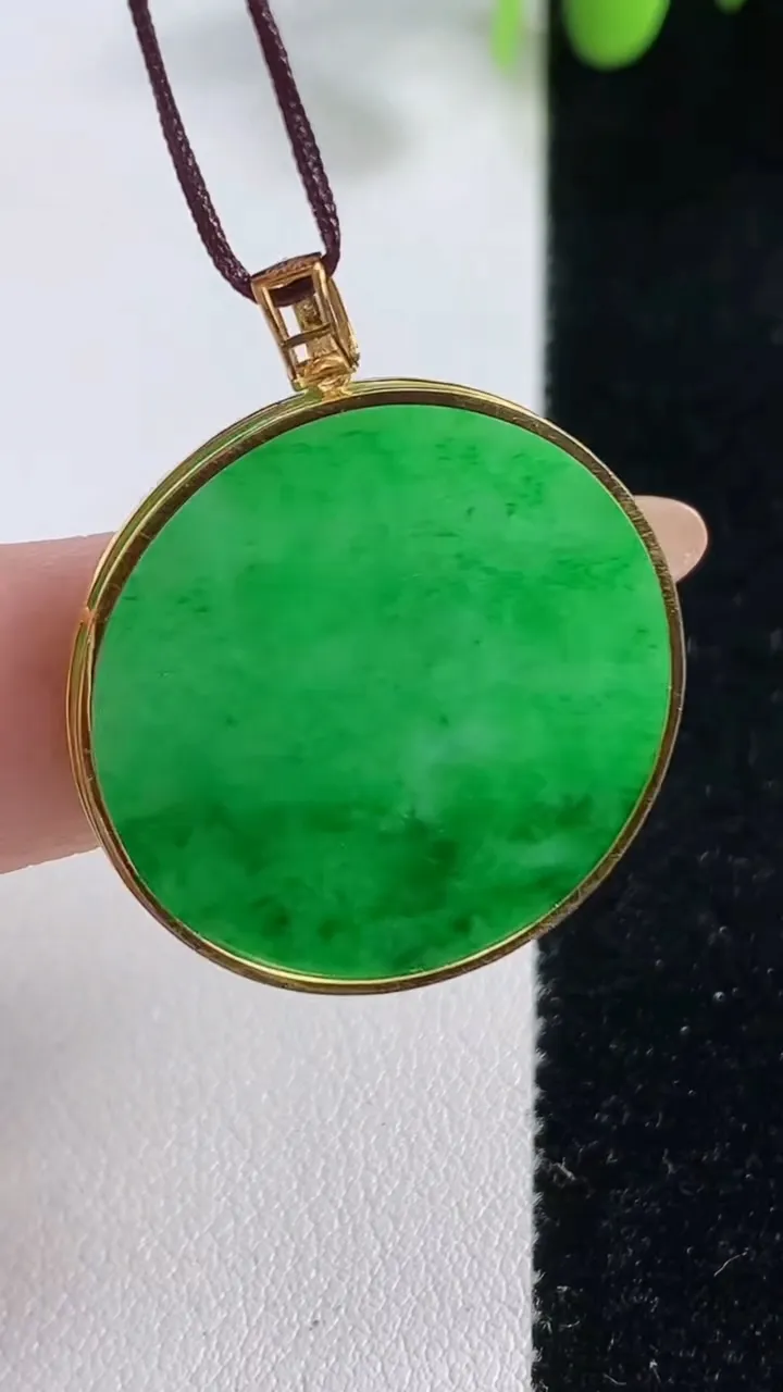 天然A货翡翠无事牌吊坠，尺寸27-2，重量:4.67g
10月29日