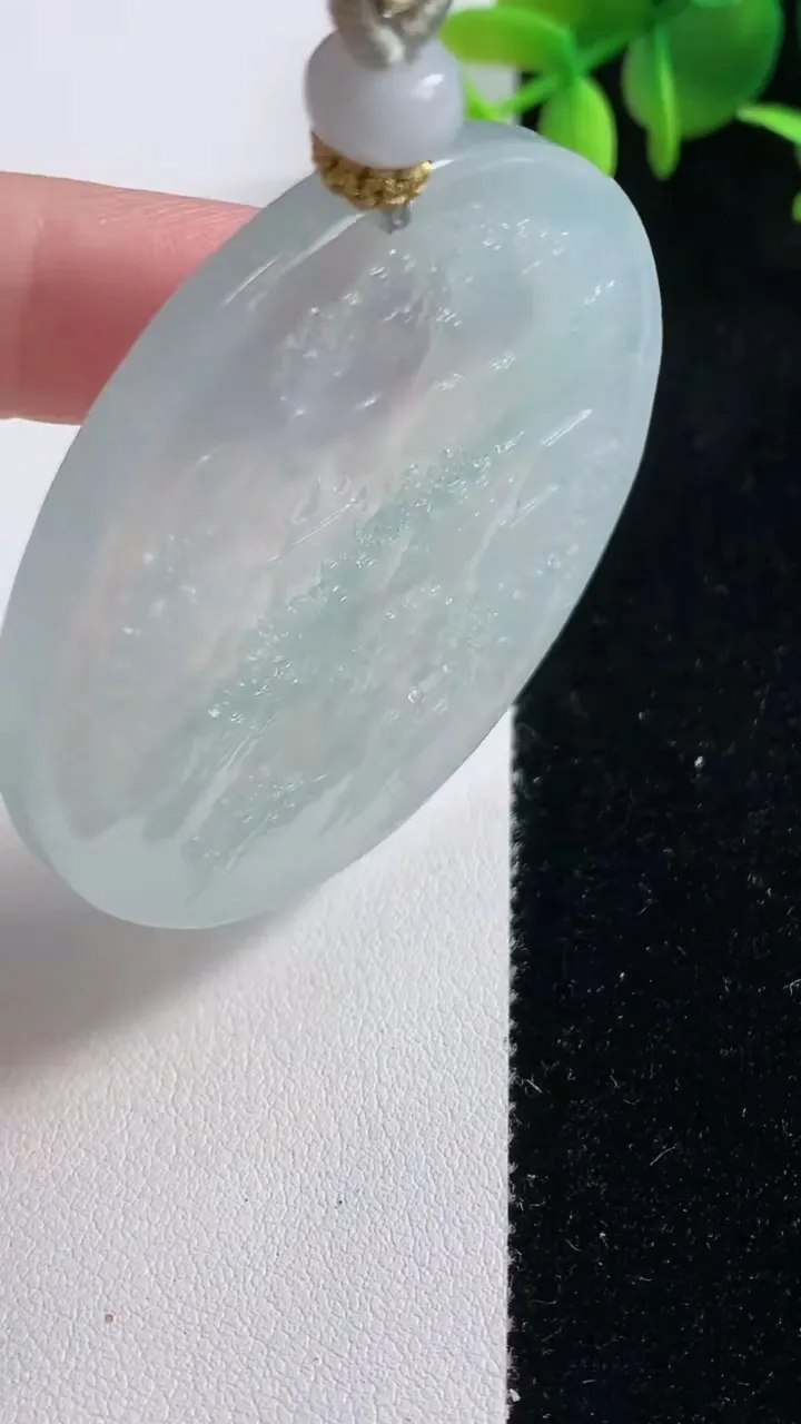 天然A货翡翠山水牌吊坠，尺寸51.9-4.5，重量:35.02g
10月29日