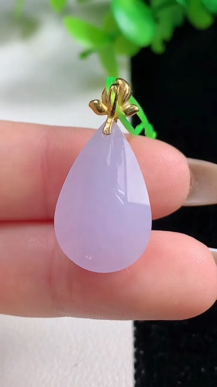 天然A货翡翠18K金紫罗兰水滴吊坠，尺寸20.8-13.6-8.5，重量:3.84g
10月29日