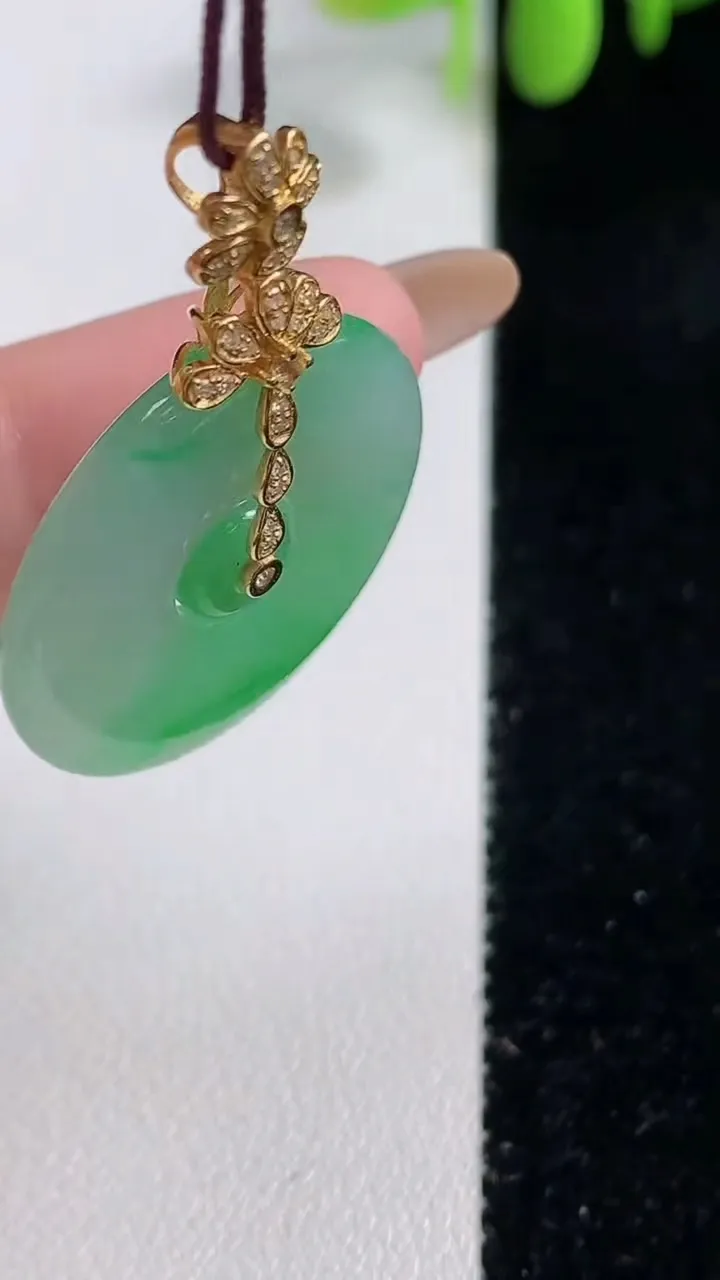 天然A货翡翠母子平安环吊坠，尺寸25.8-5，重量:7.20g
10月29日