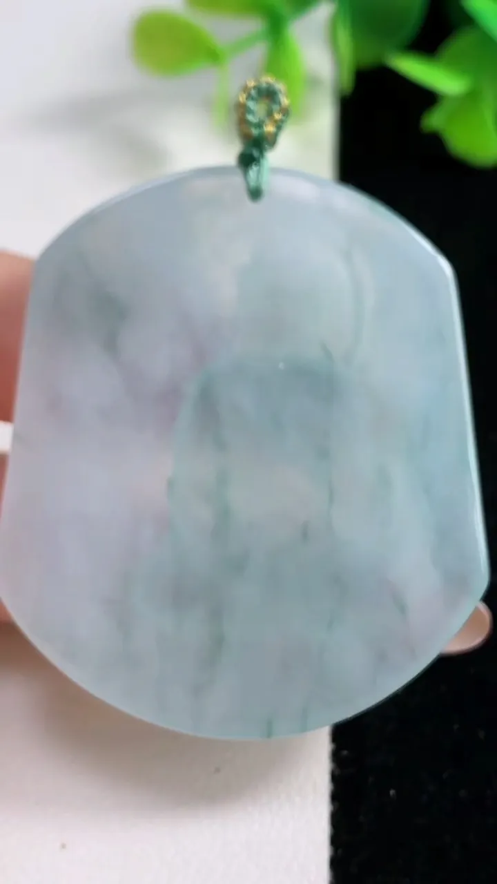 天然A货翡翠冰种飘花阿弥陀佛吊坠，尺寸53-45-5.7，重量:27.95g
10月29日