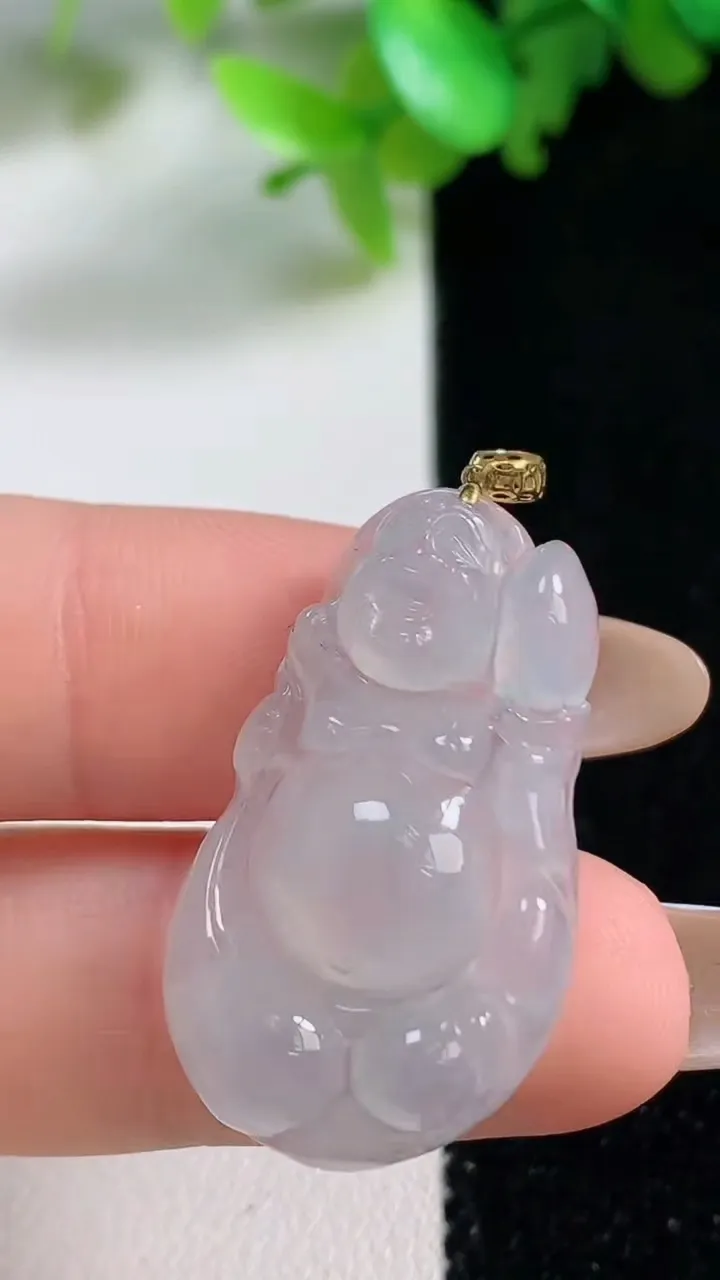 天然A货翡翠种白冰布袋佛吊坠，尺寸29.7-17.6-5.8，重量:5.21g
10月29日