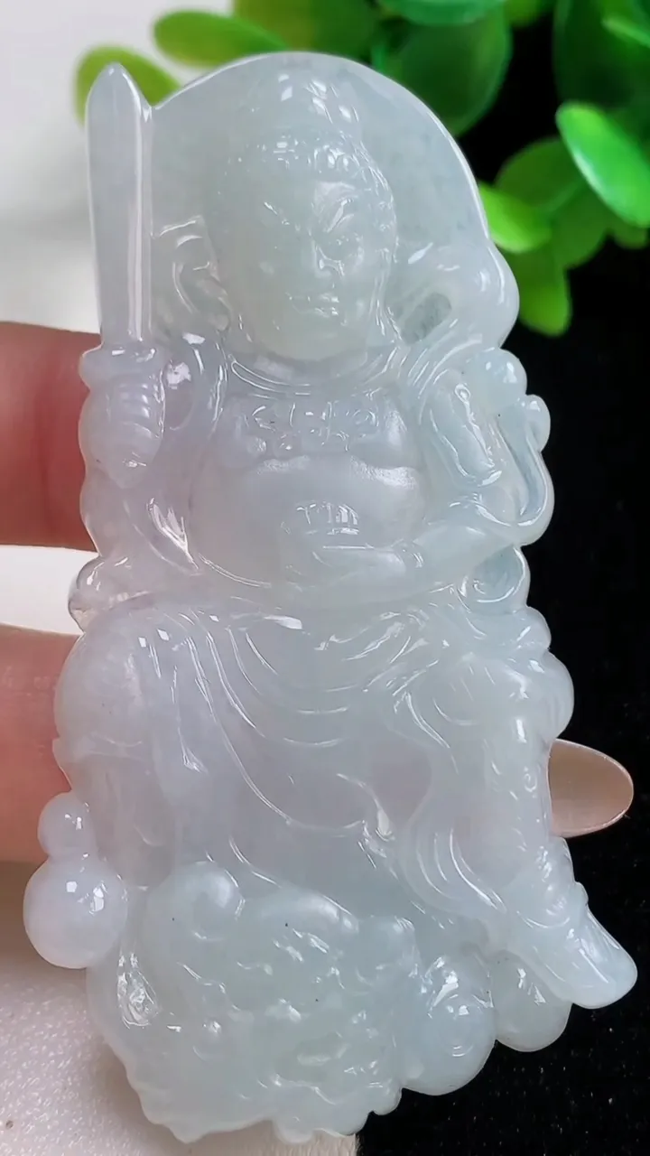 天然A货翡翠文殊菩萨吊坠，尺寸73.2-35.4-6.3，重量:30.92g
10月29日